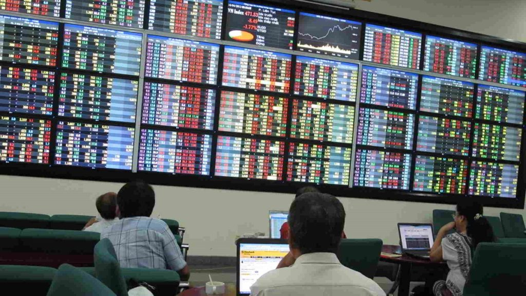 Bloomberg: Chứng khoán Việt Nam tăng mạnh nhất châu Á trong tháng 5